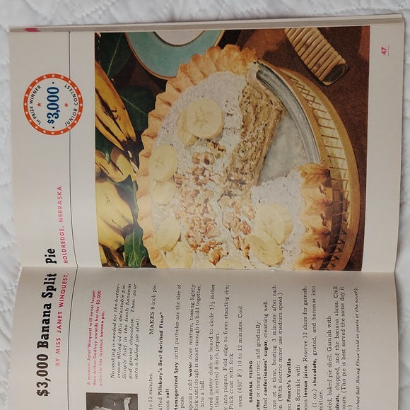 • Pillsbury's 1953 Cook Book with Red and Yellow Cover, Vintage - Picture 5 of 7